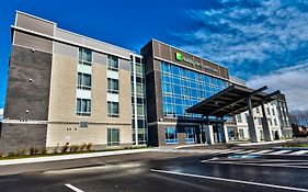 Holiday Inn Express & Suites Vaudreuil